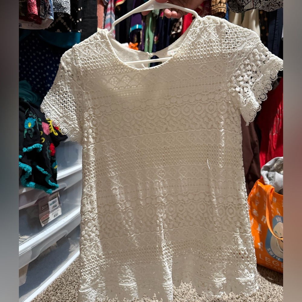 Woman’s sweater. Worn a few times. In good condition